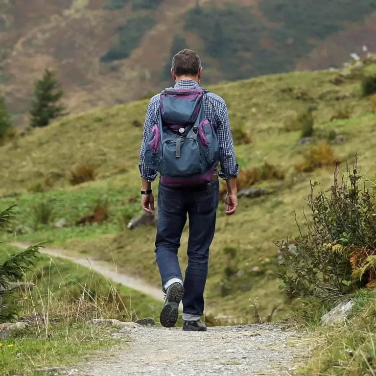 Avec des séances Outdoor Rando Coaching progressez en marchant pour particulier et dirigeant en entreprise