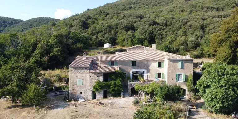 Rando coaching outdoor en marchant hebergement du séjour en Cévennes